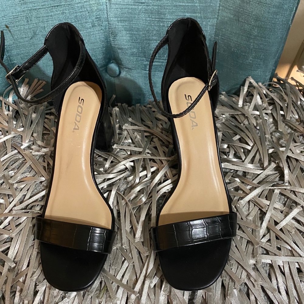 black croc heels - Picture 2 of 6